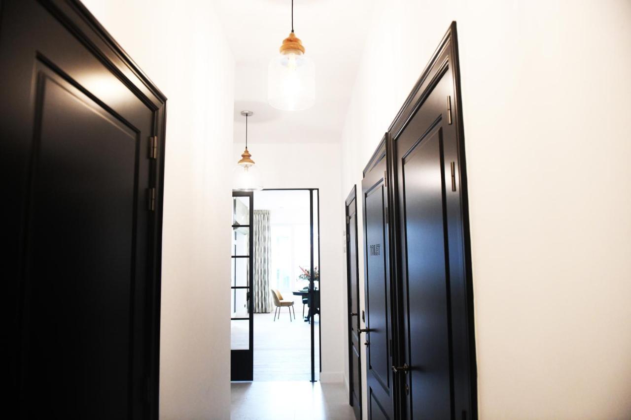 Women Of The World - Antwerp Apartment Bagian luar foto