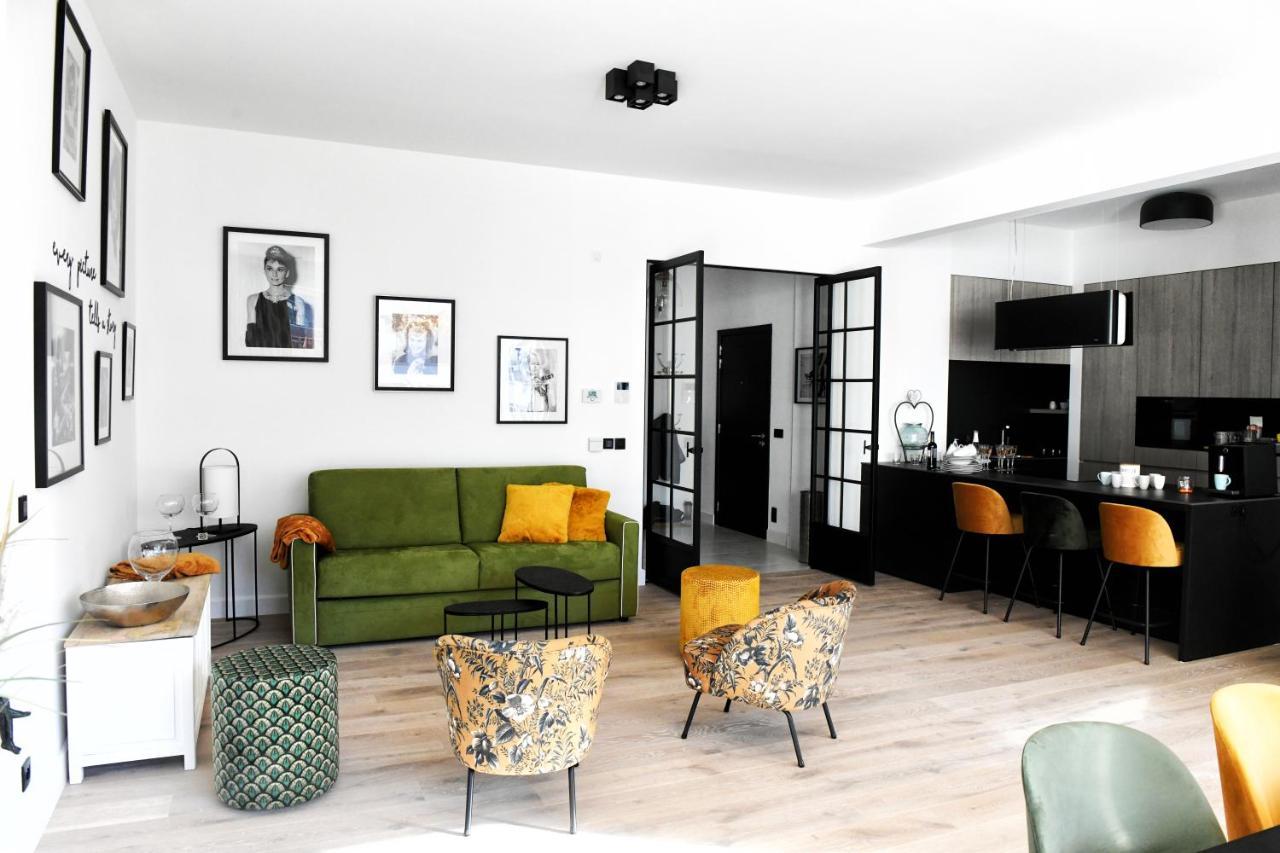 Women Of The World - Antwerp Apartment Bagian luar foto