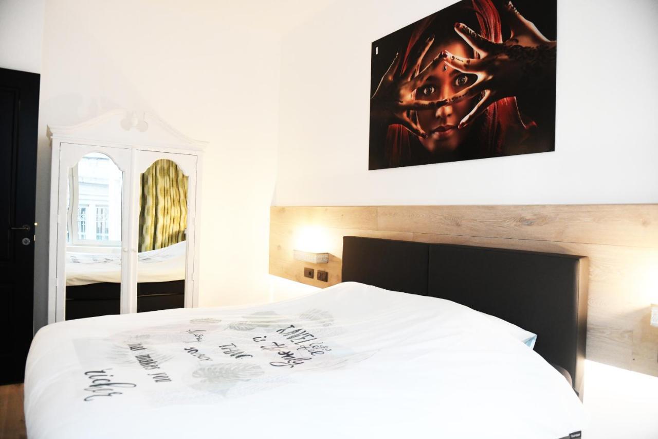 Women Of The World - Antwerp Apartment Bagian luar foto